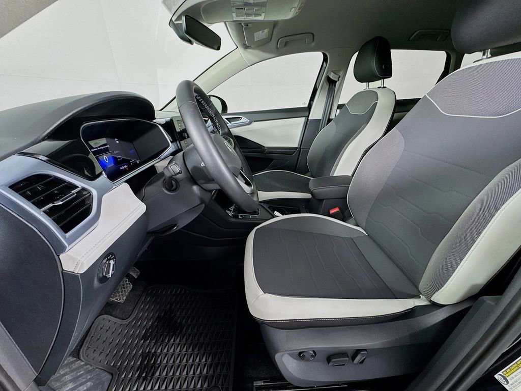 Used 2025 Volkswagen Taos SE image 26