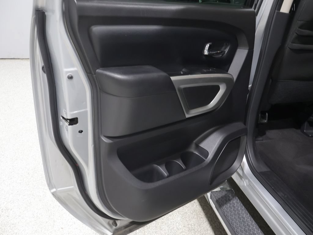 Used 2017 Nissan Titan SV AWD/4WD image 20