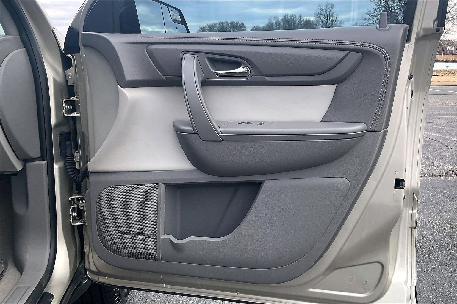 Used 2013 GMC Acadia SLE image 19