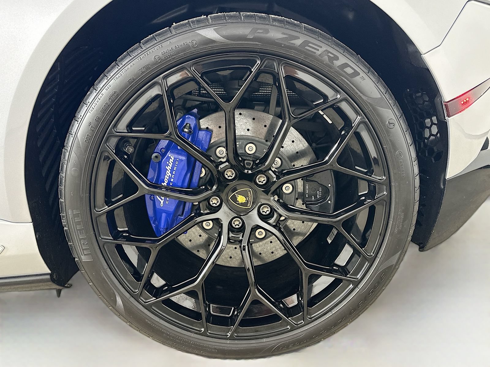 Used 2023 Lamborghini Huracan EVO RWD image 46