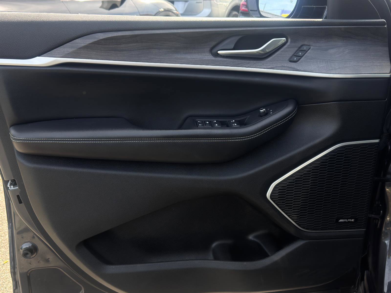 Used 2022 Jeep Grand Cherokee L Limited image 13