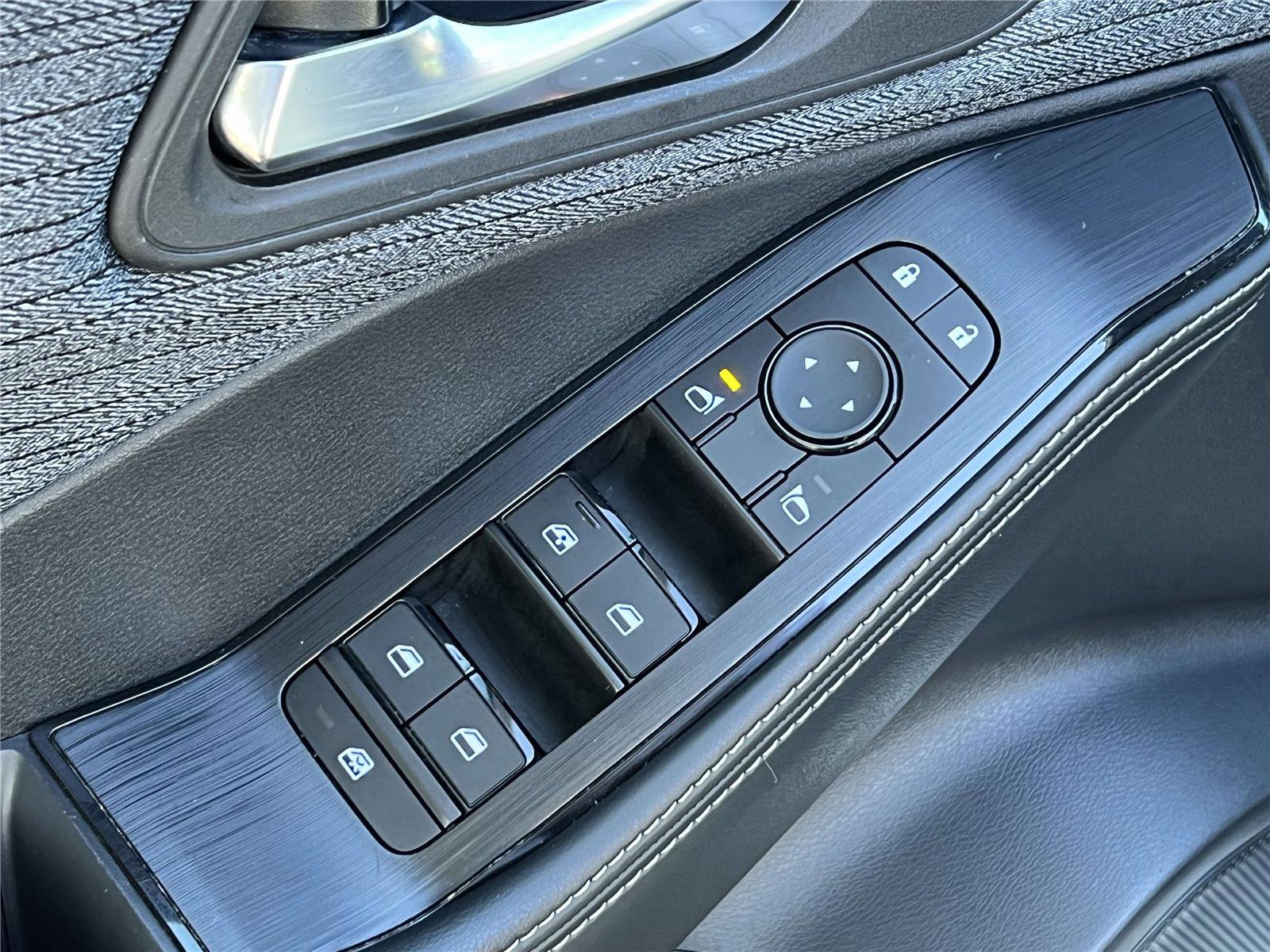 Used 2023 Nissan Rogue SV image 21