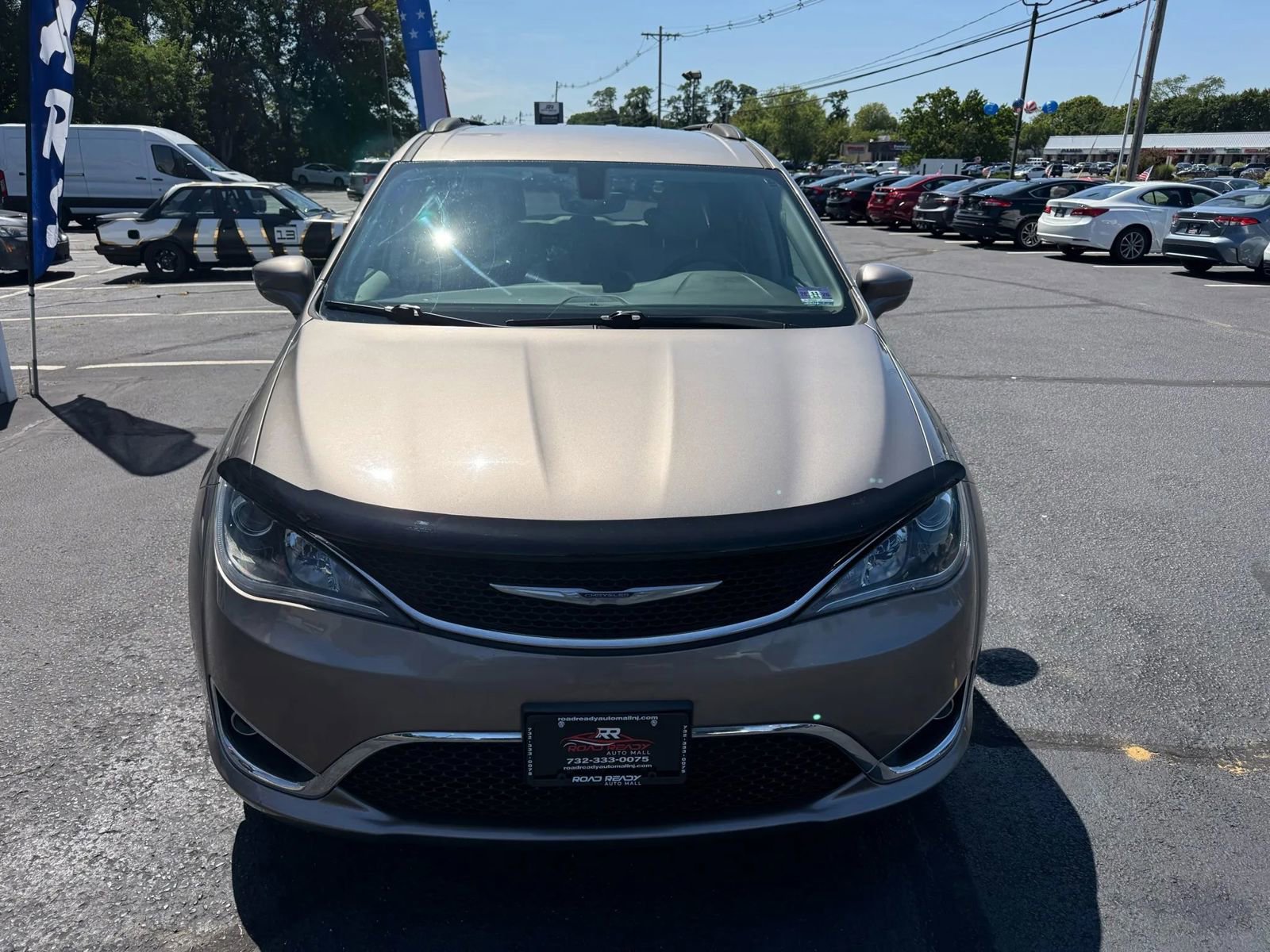 Used 2017 Chrysler Pacifica Touring-L image 4