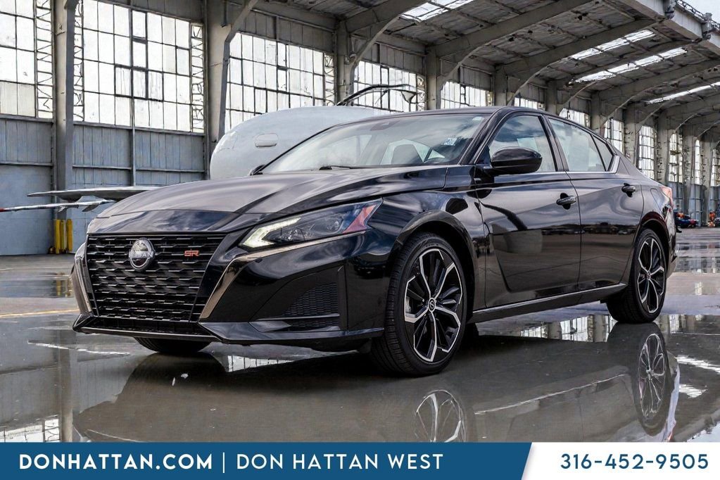 Used 2024 Nissan Altima 2.5 SR image 1