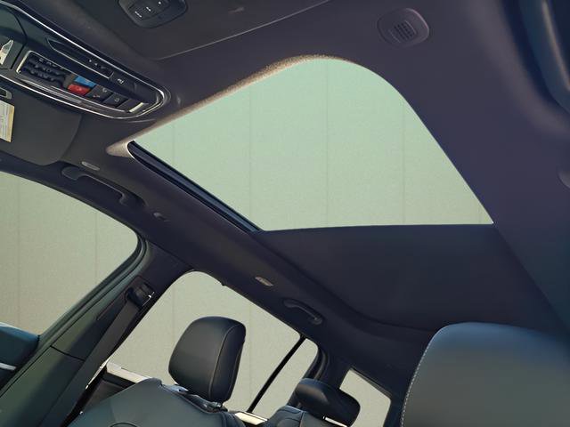 New 2025 Jeep Grand Cherokee L Limited w/ Luxury Tech Group II image 30