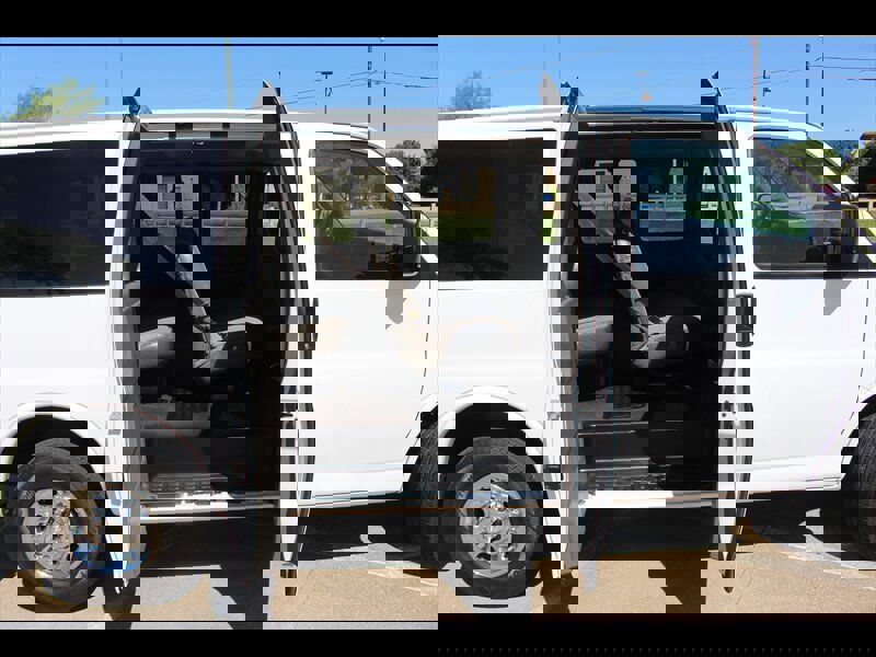 Used 2020 Chevrolet Express 2500 LT w/ LT Preferred Equipment Group image 12