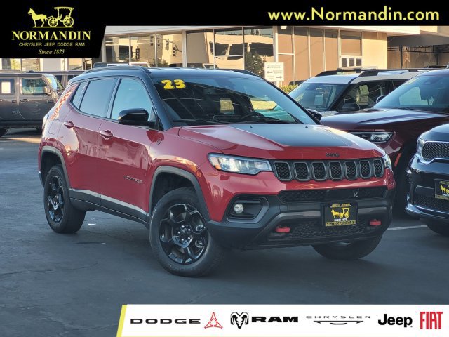 Used 2023 Jeep Compass Trailhawk AWD/4WD image 1
