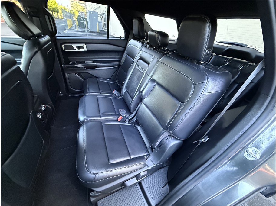Used 2020 Ford Explorer XLT w/ Equipment Group 202A AWD/4WD image 13