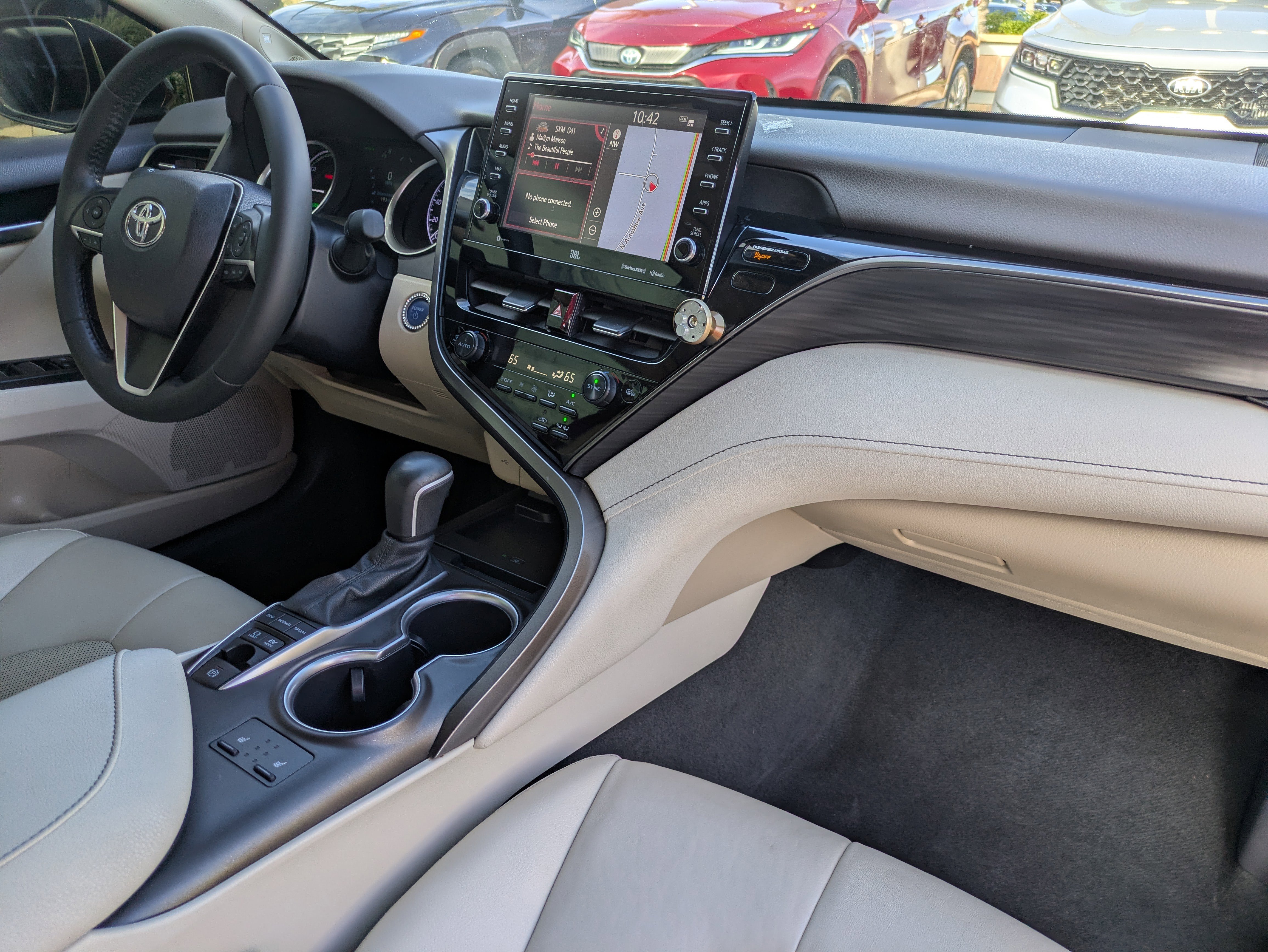 Used 2022 Toyota Camry XLE image 12