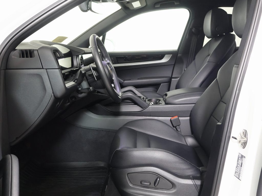 Certified 2025 Porsche Cayenne AWD/4WD image 5