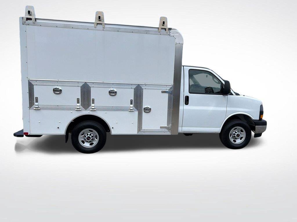 New 2026 GMC Savana 3500 w/ Power Convenience Package RWD image 7