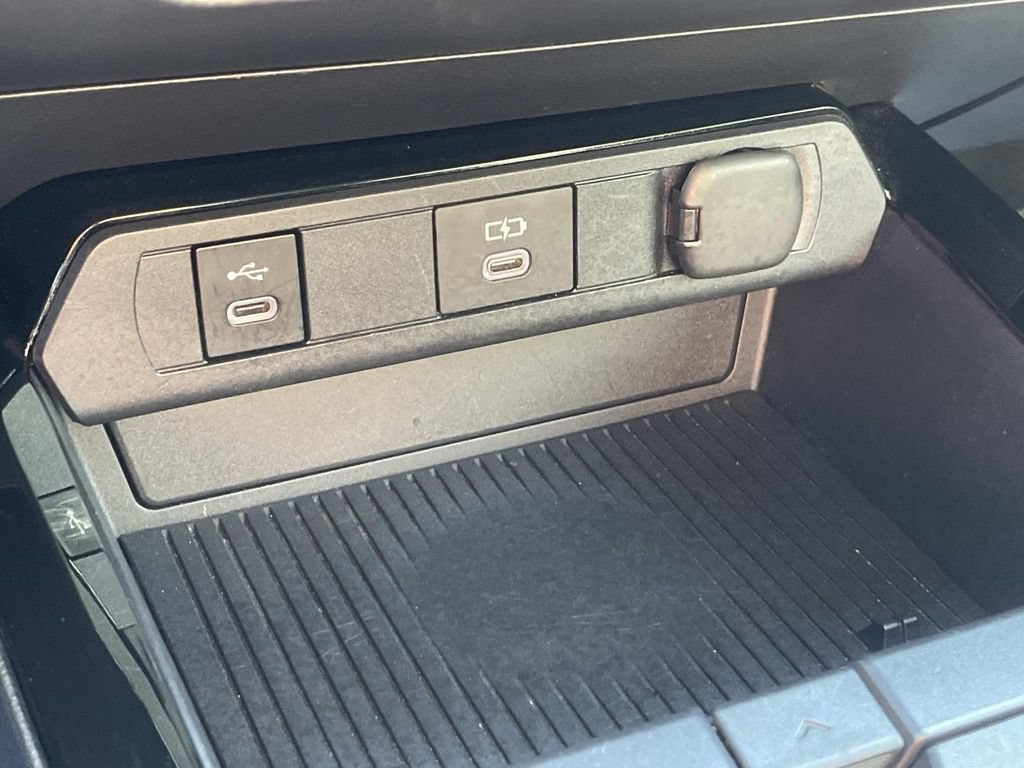 Used 2025 Toyota Prius LE FWD image 24
