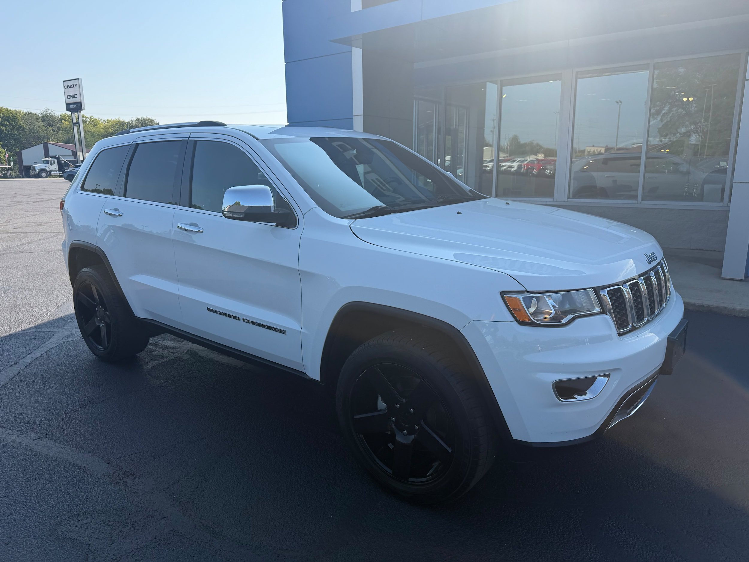Used 2022 Jeep Grand Cherokee Limited AWD/4WD image 3