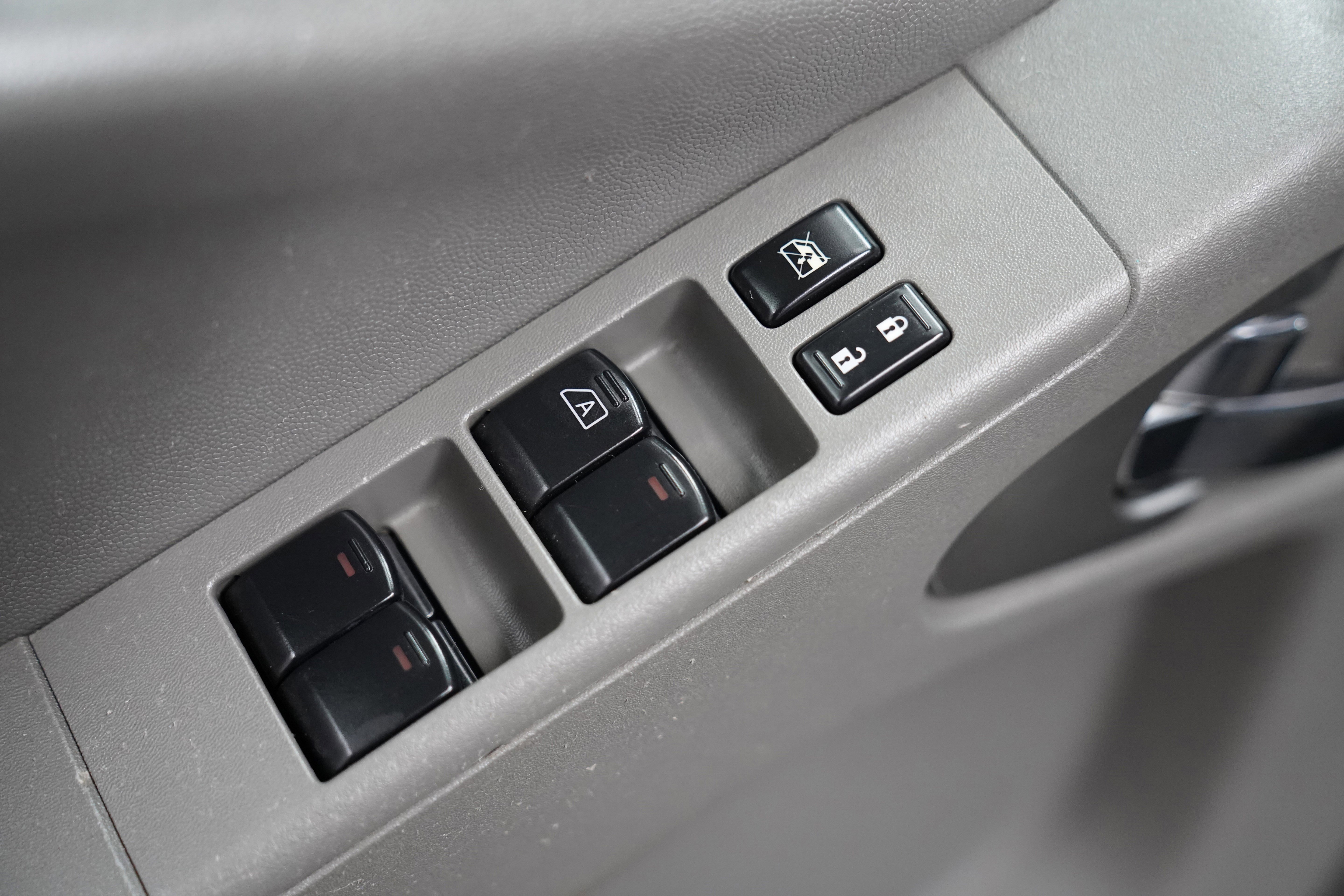 Used 2018 Nissan Frontier SV AWD/4WD image 17