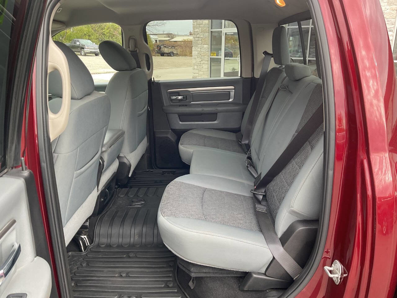 Used 2018 RAM 3500 SLT image 34