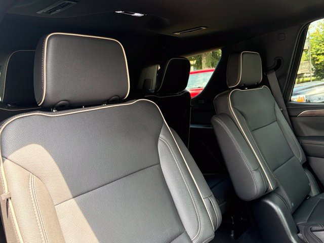 Used 2023 Chevrolet Tahoe Premier w/ Advanced Technology Package AWD/4WD image 31