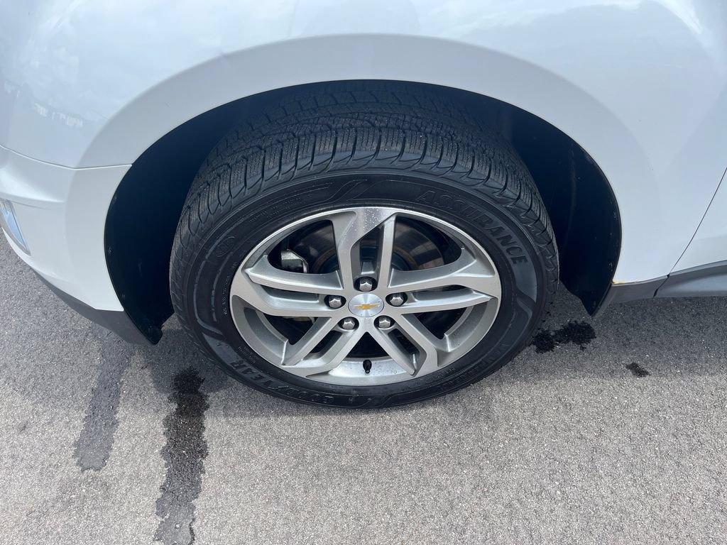 Used 2017 Chevrolet Equinox Premier w/ Enhanced Convenience Package AWD/4WD image 30