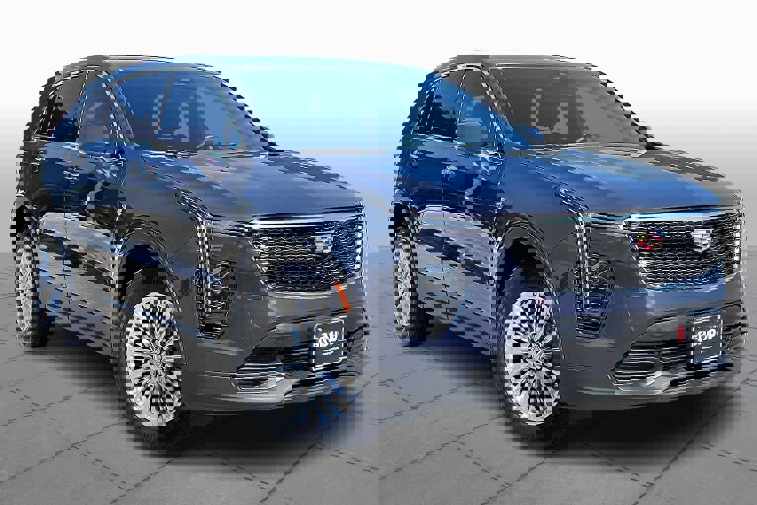 Used 2024 Cadillac XT4 Luxury w/ Cold Weather Package image 3