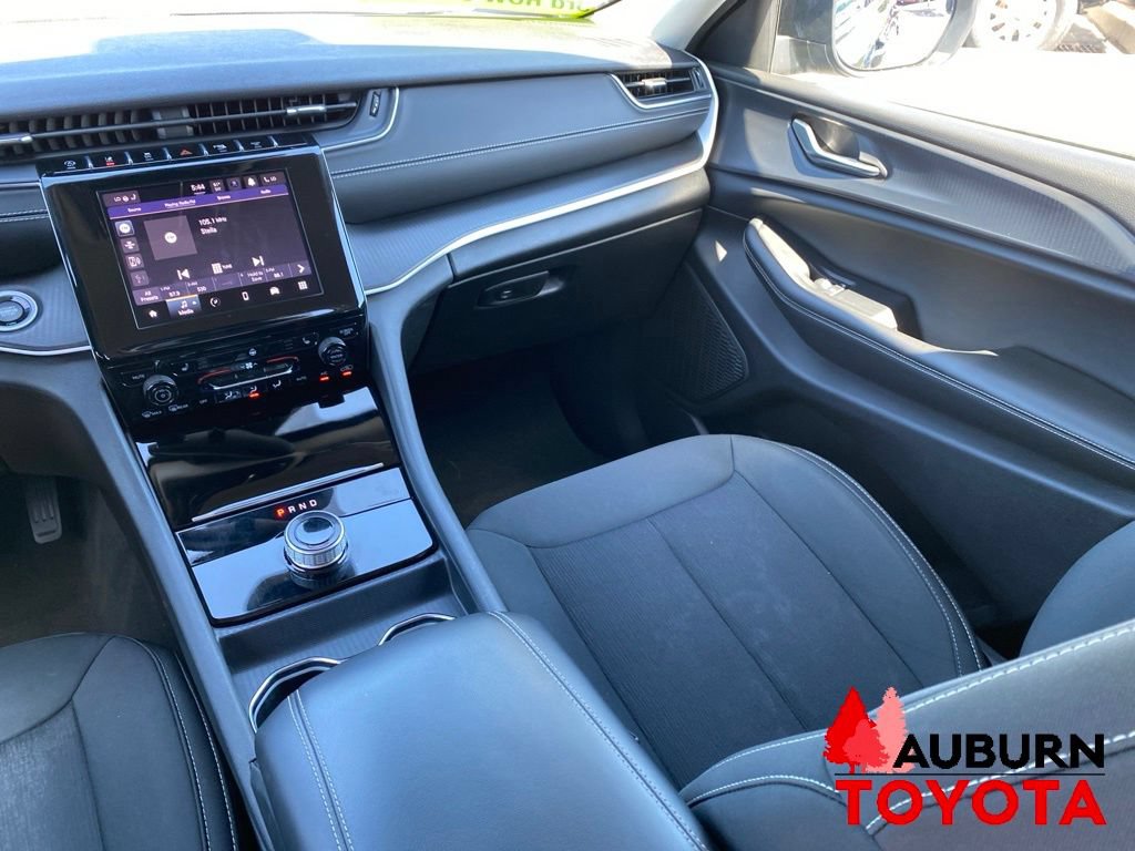Used 2023 Jeep Grand Cherokee Laredo w/ Luxury Tech Group I AWD/4WD image 26