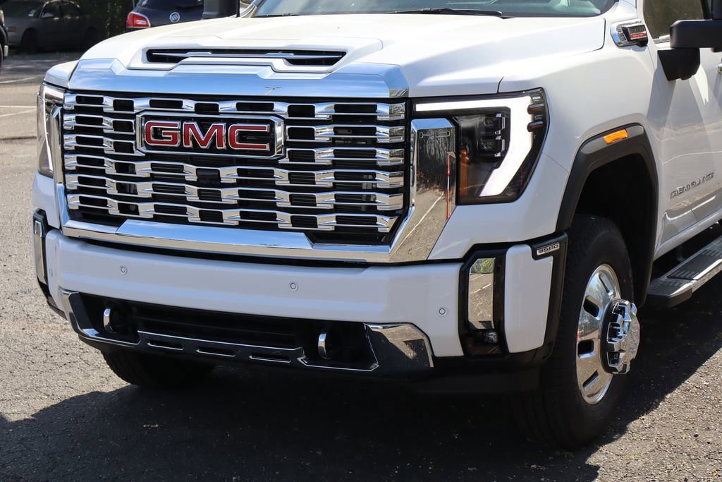 New 2026 GMC Sierra 3500 Denali w/ Denali Reserve Package AWD/4WD image 4