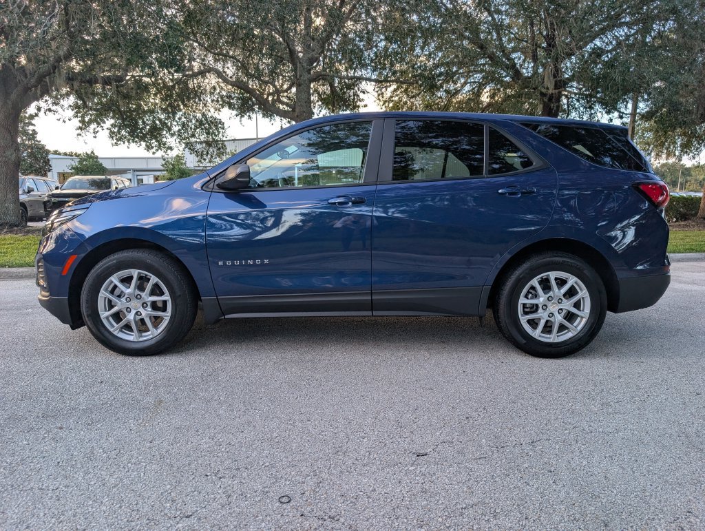 Used 2023 Chevrolet Equinox LS w/ LS Convenience Package FWD image 5