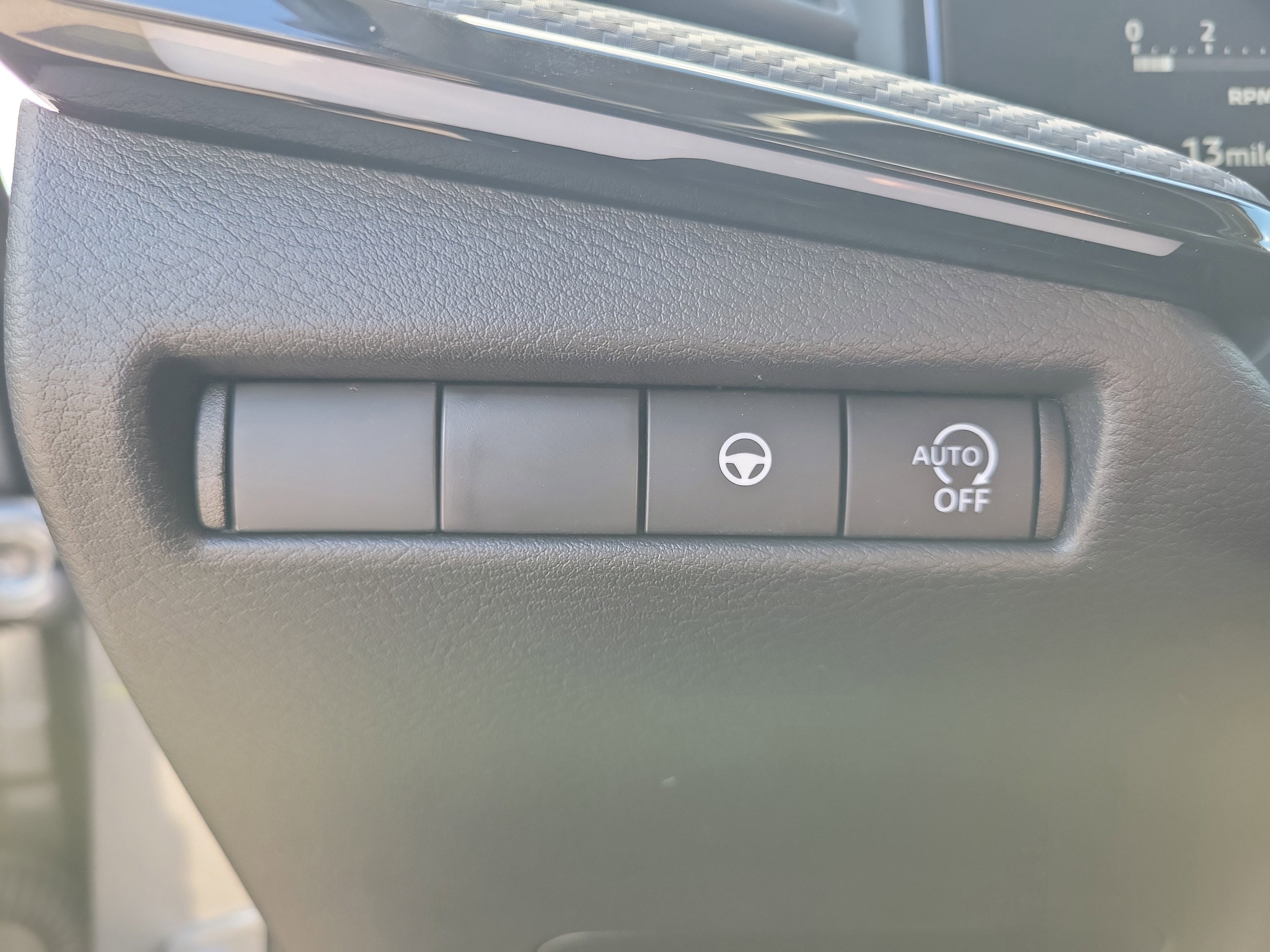 New 2025 Nissan Kicks SR FWD image 23