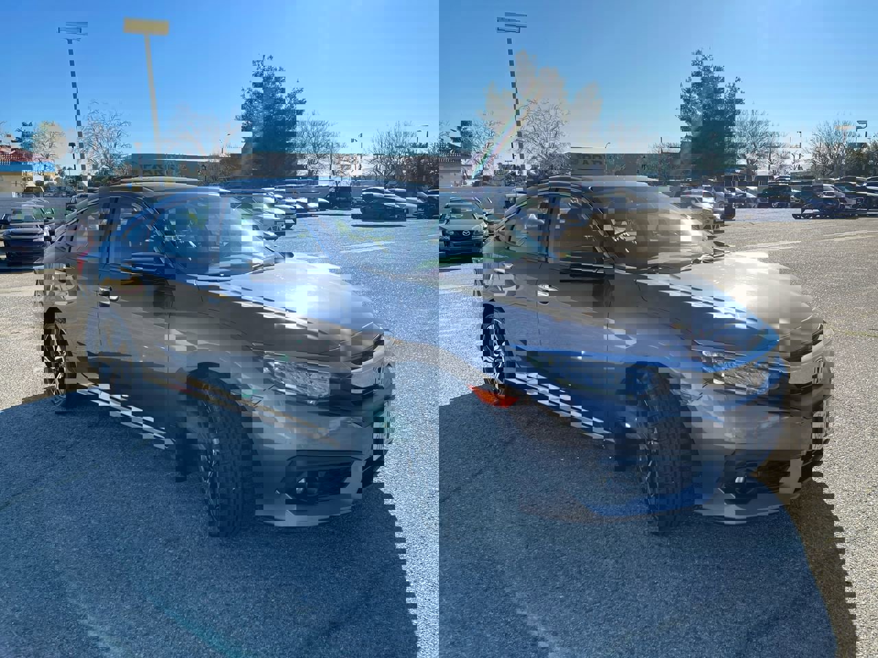 Used 2018 Honda Civic Touring image 2