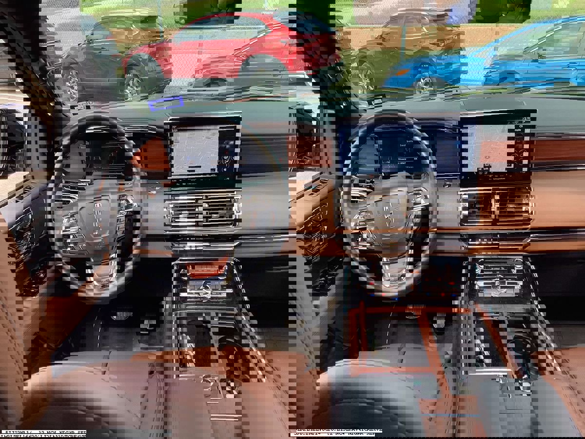 Used 2022 Lincoln Navigator Reserve AWD/4WD image 10