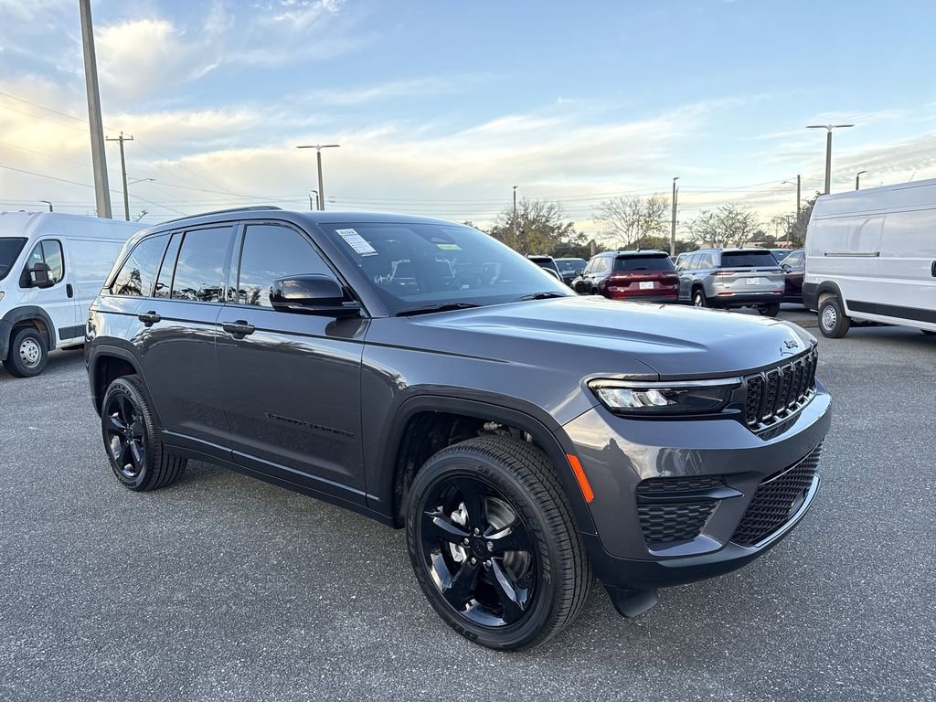 New 2025 Jeep Grand Cherokee Altitude image 1