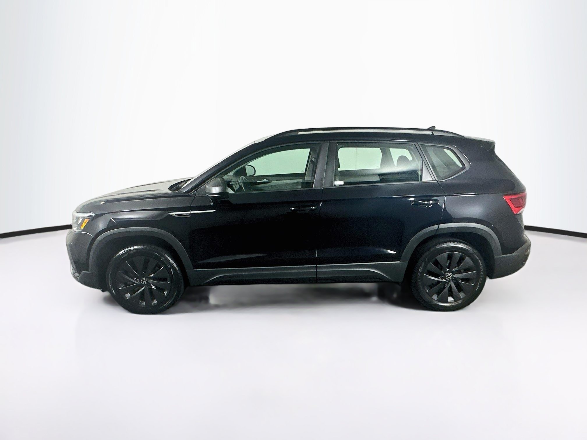 Used 2024 Volkswagen Taos S FWD image 4