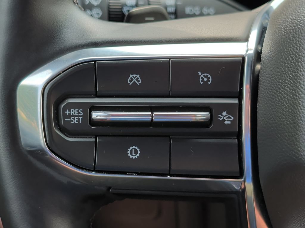 Used 2025 GMC Yukon XL Denali AWD/4WD image 12