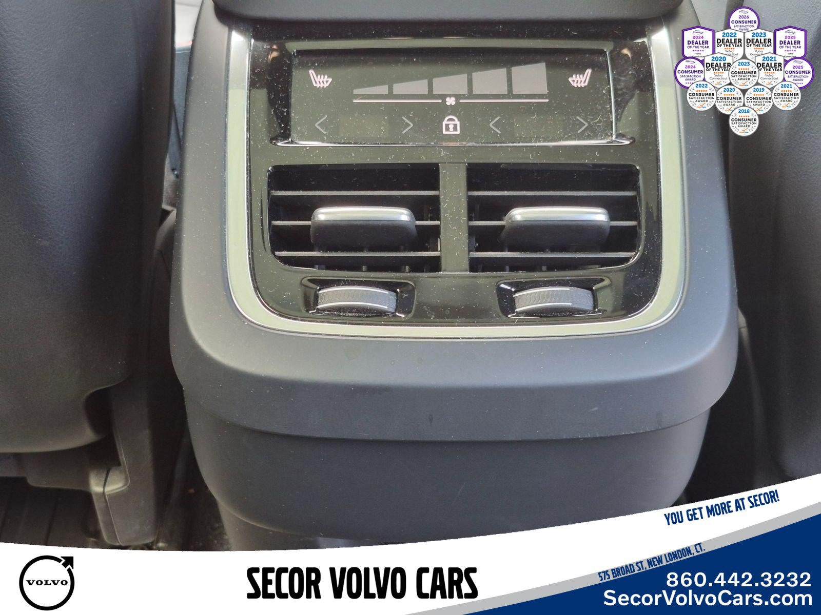 Used 2024 Volvo XC90 B5 Core w/ Protection Package Premier AWD/4WD image 17