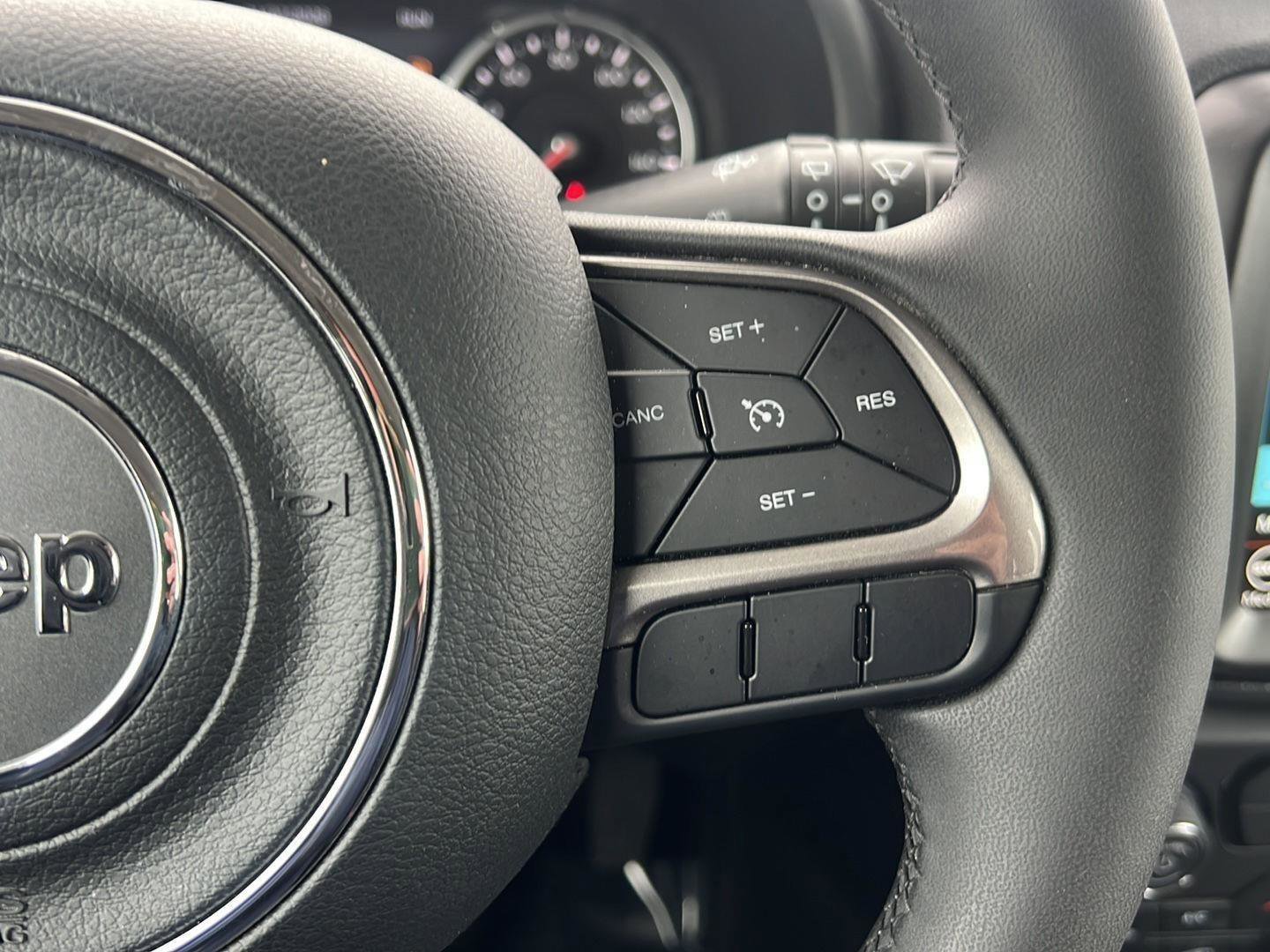 Used 2022 Jeep Renegade Latitude AWD/4WD image 21