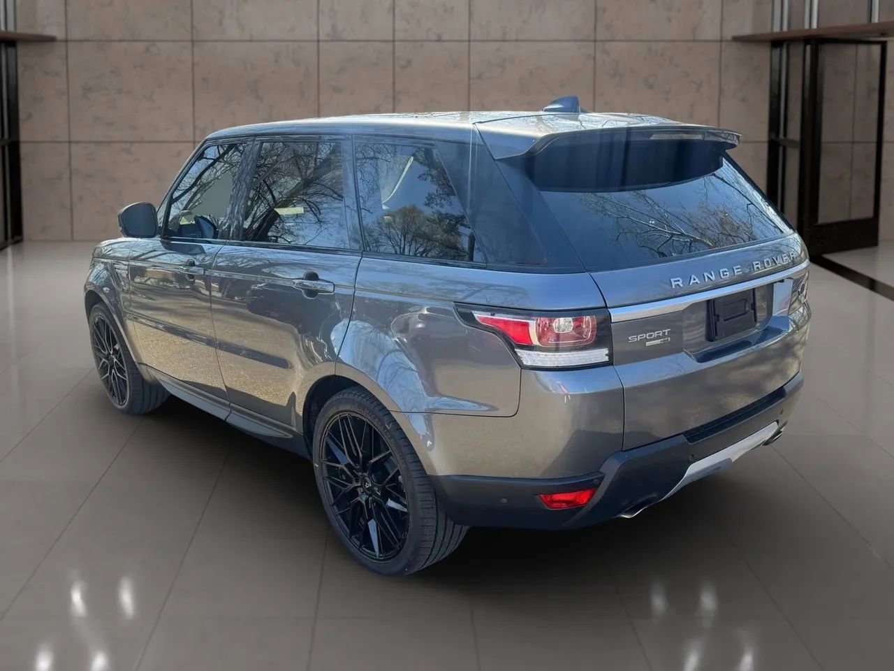 Used 2017 Land Rover Range Rover Sport HSE image 3