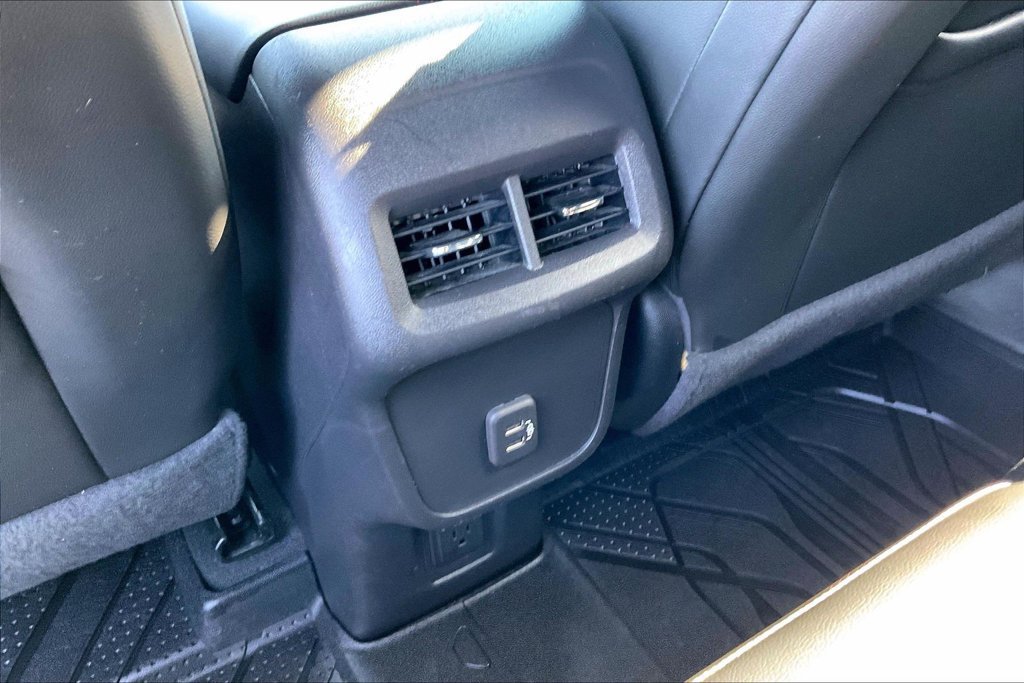 Used 2023 Chevrolet Equinox RS w/ RS Leather Package FWD image 11