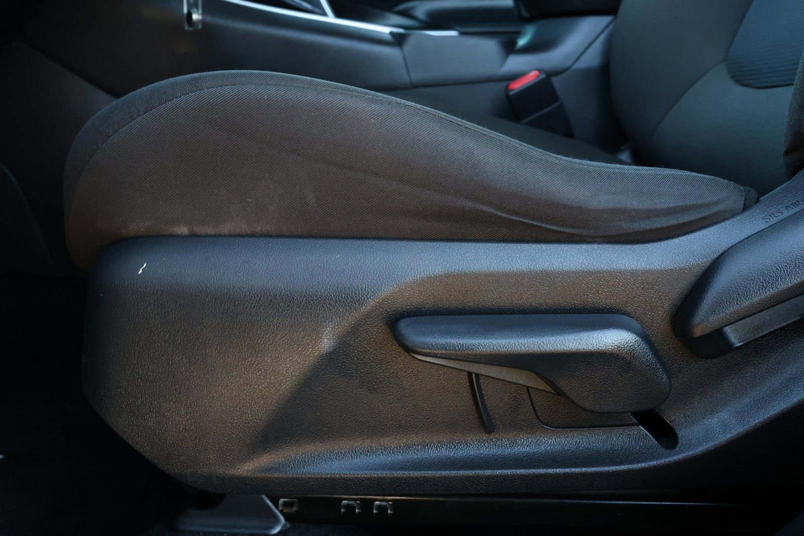 Used 2022 Toyota RAV4 LE image 29