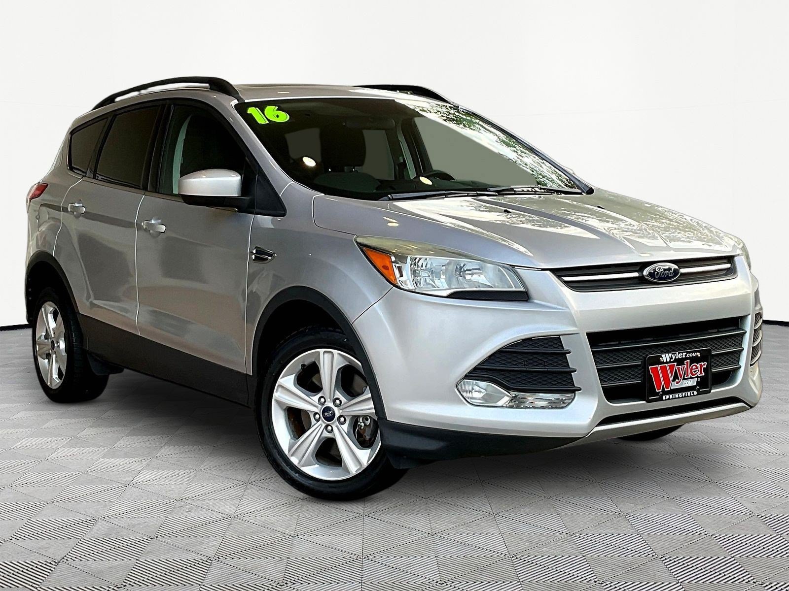 Used 2016 Ford Escape SE w/ Equipment Group 201A AWD/4WD image 3