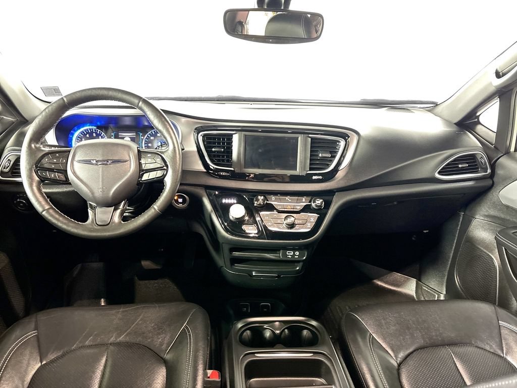Used 2019 Chrysler Pacifica Touring-L FWD image 12