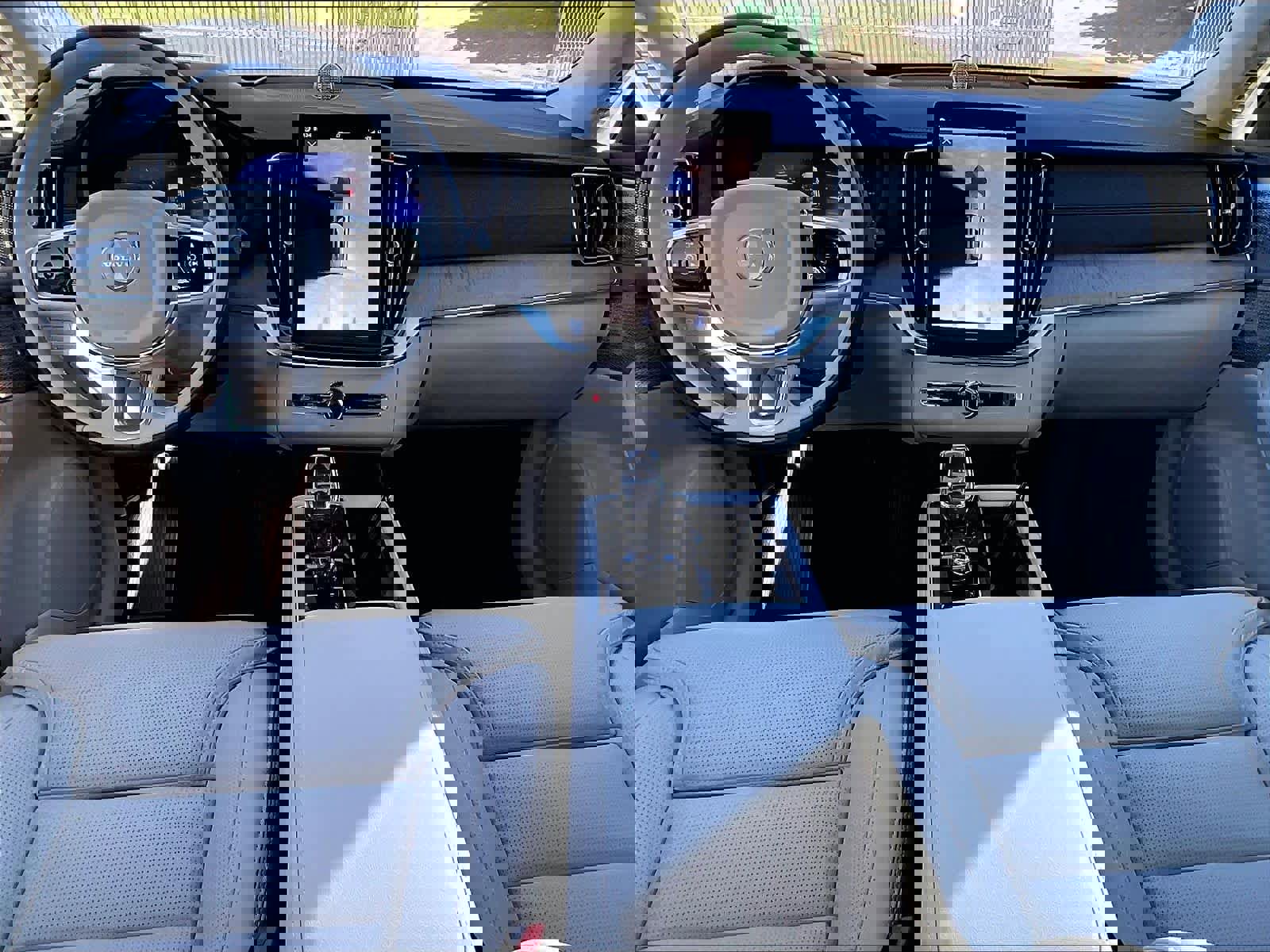 New 2026 Volvo XC90 T8 Ultra w/ Lounge Package image 7