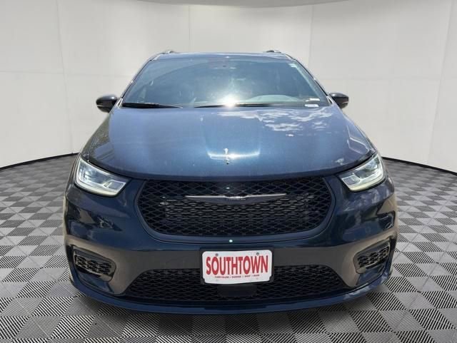 Used 2023 Chrysler Pacifica Limited w/ Uconnect Theater Family Group AWD/4WD image 15