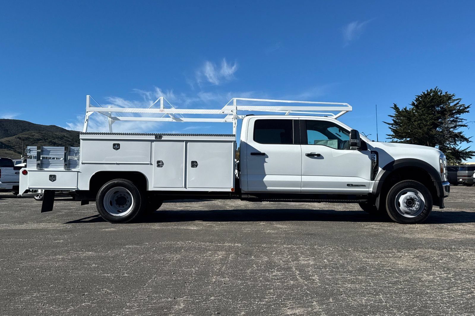 New 2025 Ford F550 4x4 Crew Cab Super Duty image 2
