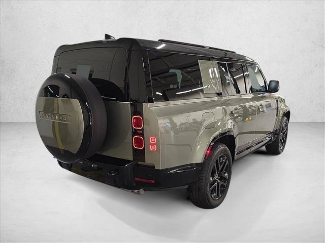Used 2024 Land Rover Defender 130 X-Dynamic SE AWD/4WD image 5