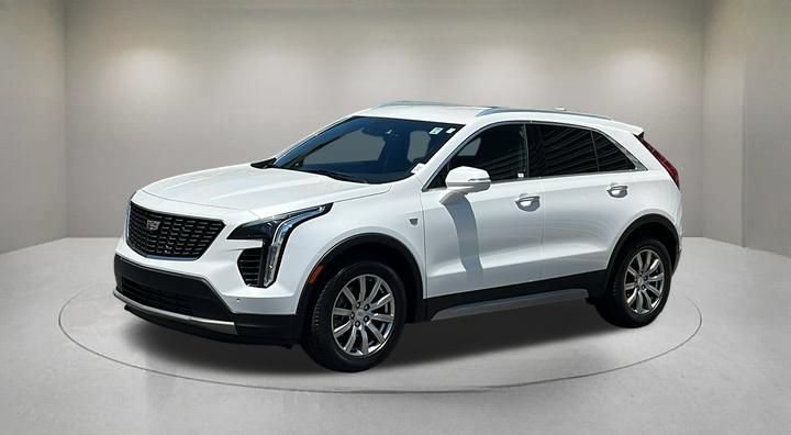 Used 2022 Cadillac XT4 Premium Luxury w/ Enhanced Visibility Package FWD image 2