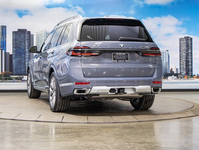 Used 2025 BMW X7 xDrive40i w/ Premium Package image 9