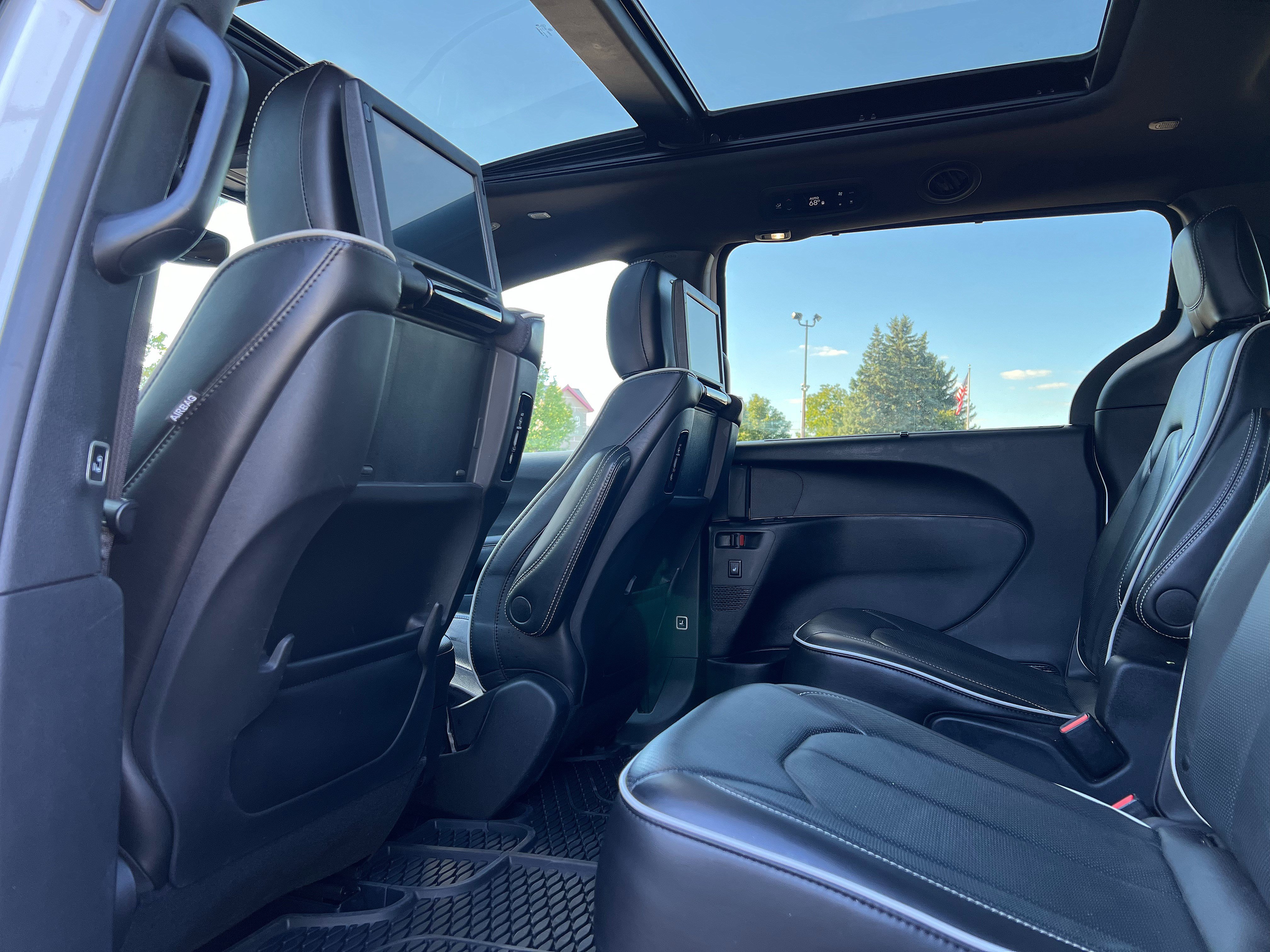 Used 2024 Chrysler Pacifica Limited w/ Uconnect Theater Family Group AWD/4WD image 18