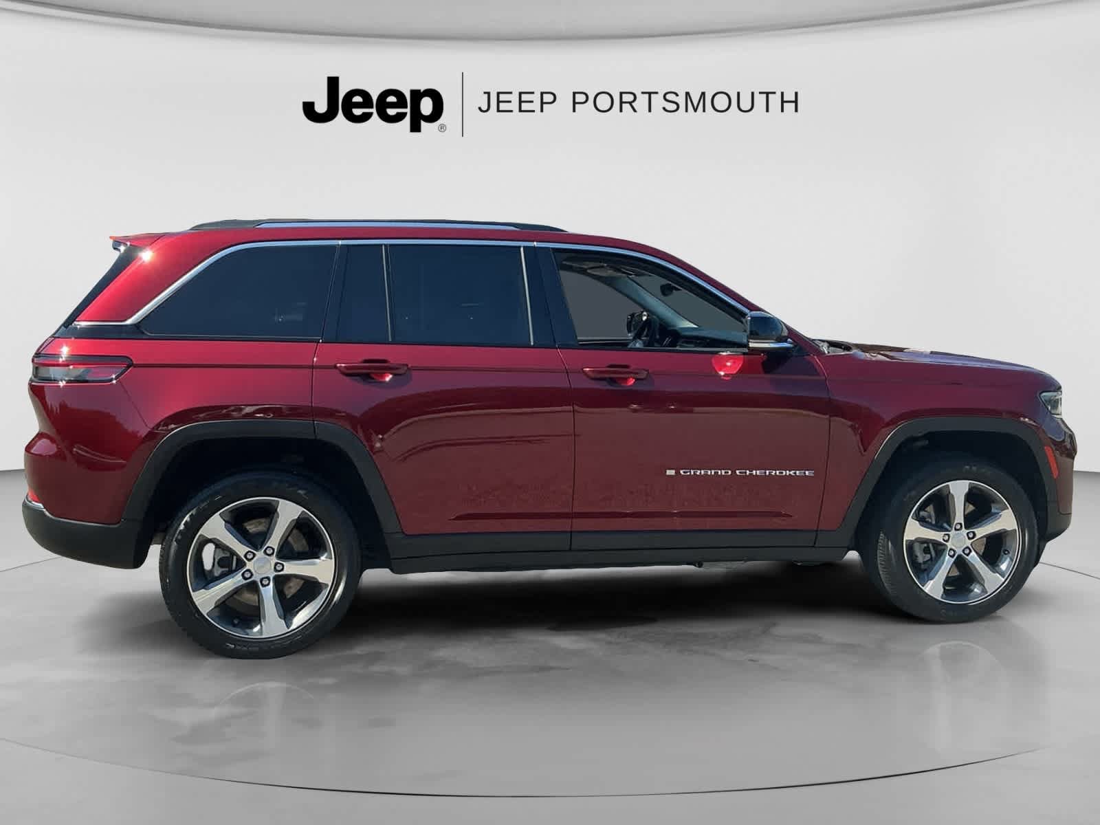 Used 2023 Jeep Grand Cherokee 4WD 4xe image 2