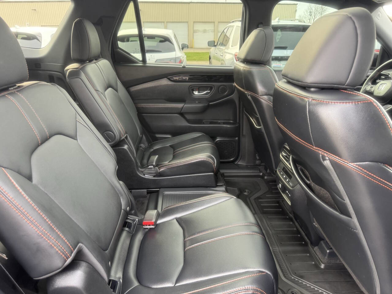 Used 2025 Honda Pilot TrailSport image 28