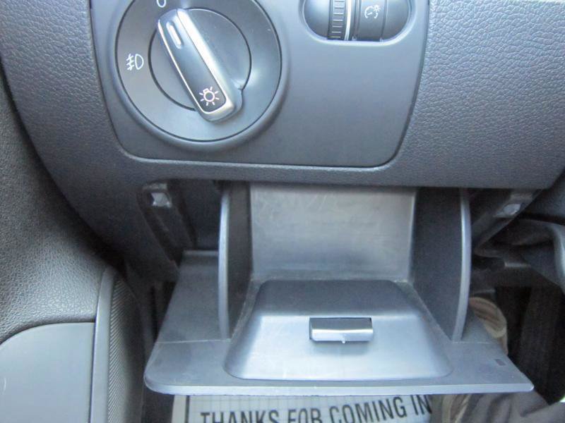 Used 2013 Volkswagen Eos Komfort FWD image 33