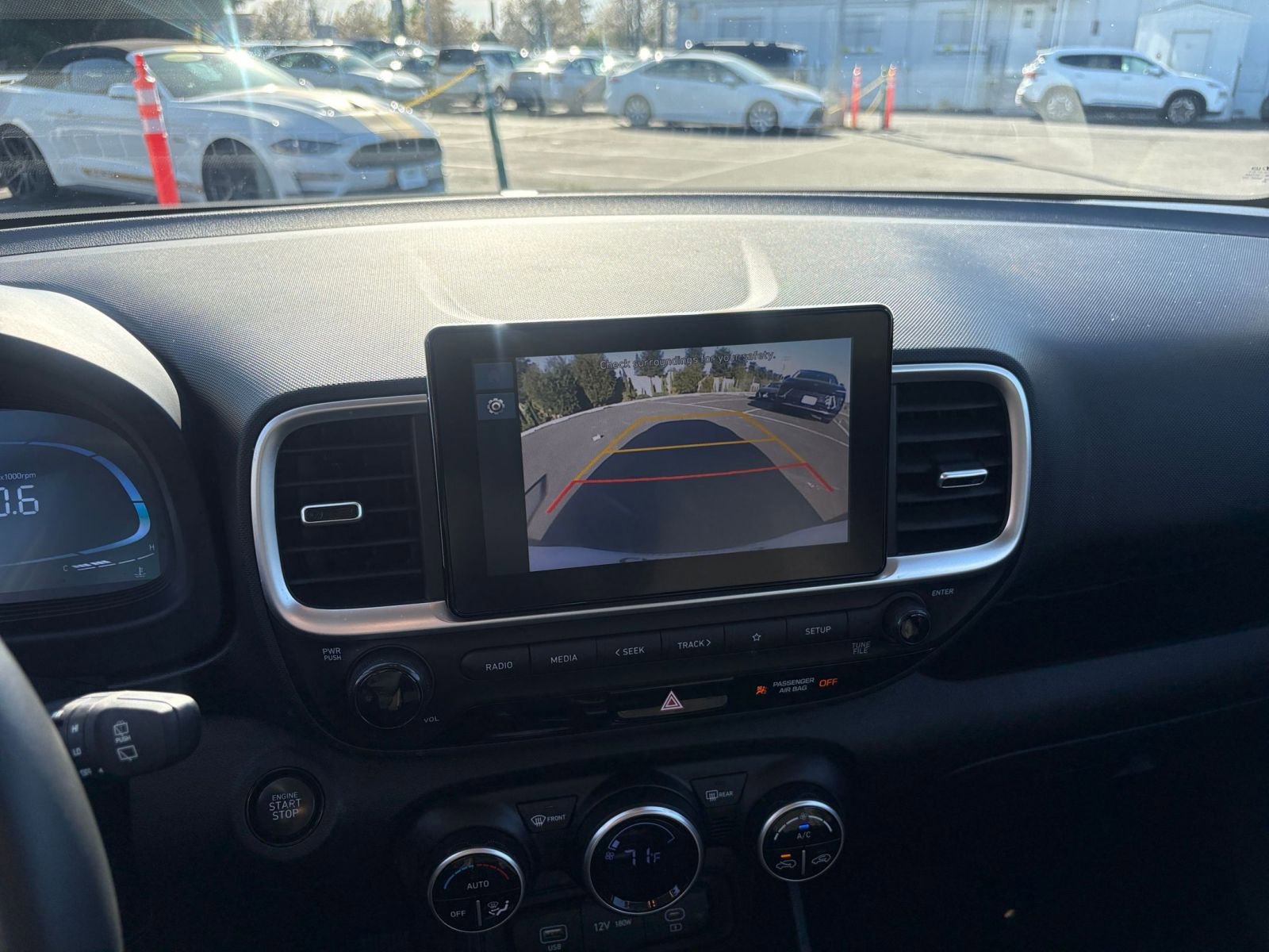 Used 2025 Hyundai Venue SEL image 22