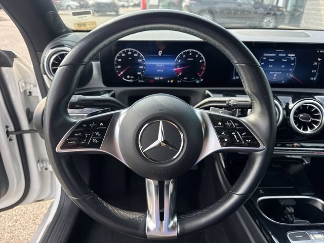Used 2025 Mercedes-Benz CLA 250 image 17